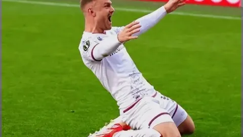 熱刺迎戰薩格勒布迪納摩，拉梅拉攻擊立柱凱恩雙響炮助力熱刺以2-0領先